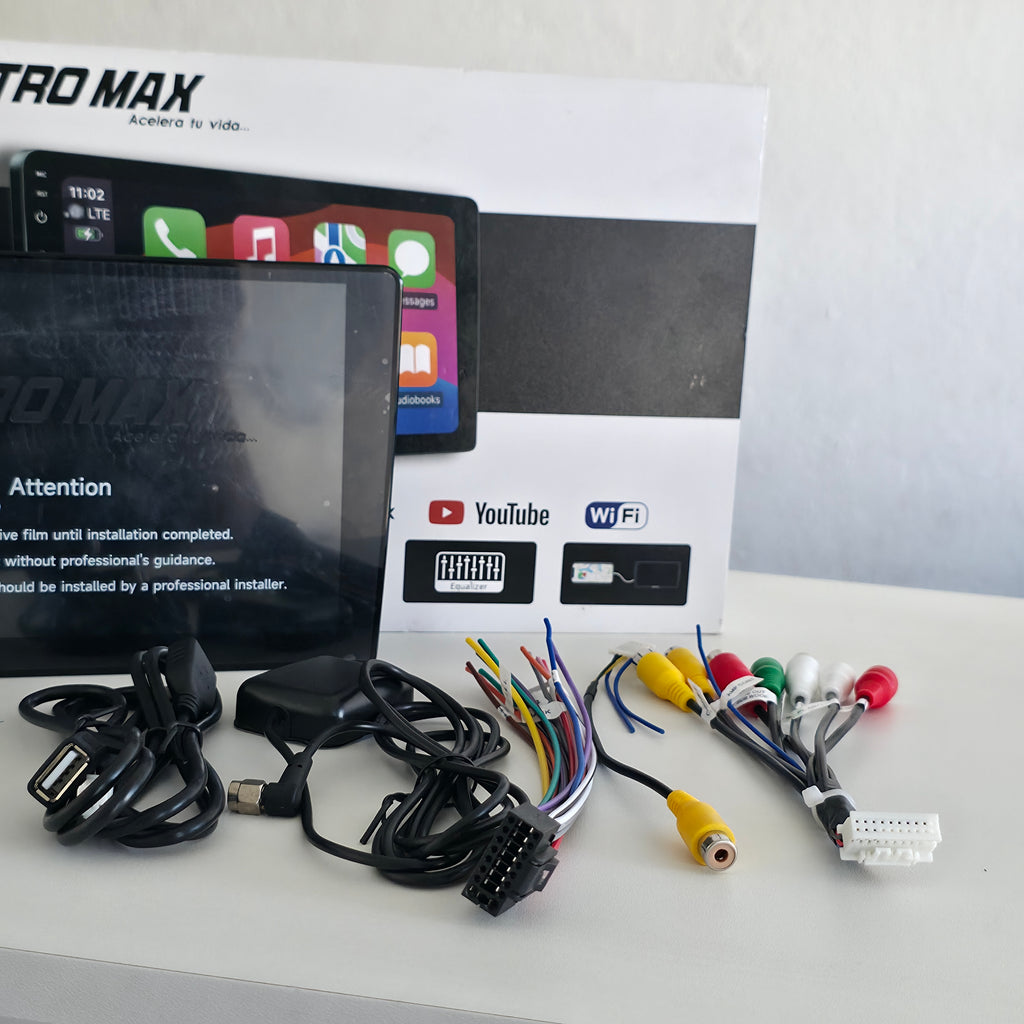 Kit de cableado incluido con la radio Nitromaxx 2 DIN de 9 pulgadas, mostrando los conectores principales, cables RCA y antena GPS.