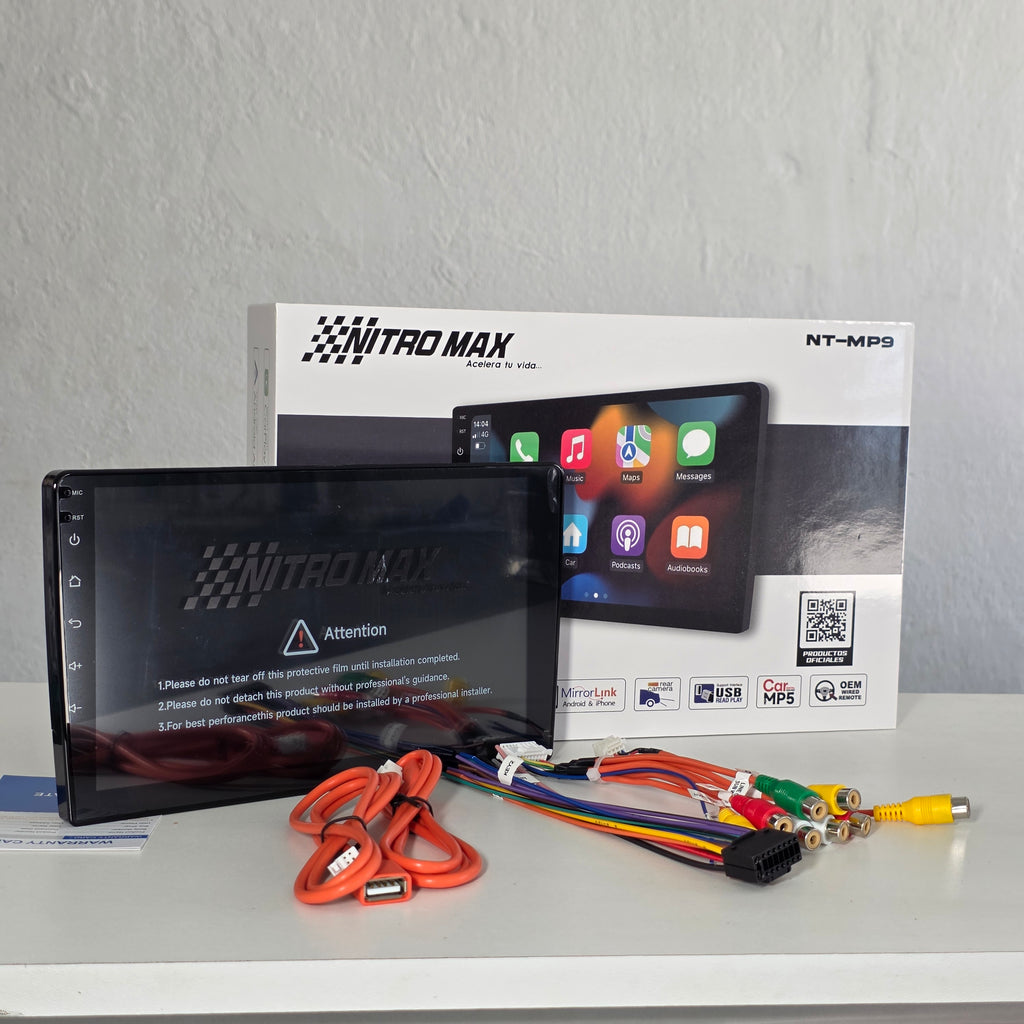 Kit de cableado y unidad principal de la radio Nitromaxx MP5 de 9 pulgadas desplegados junto a su empaque original de fábrica.