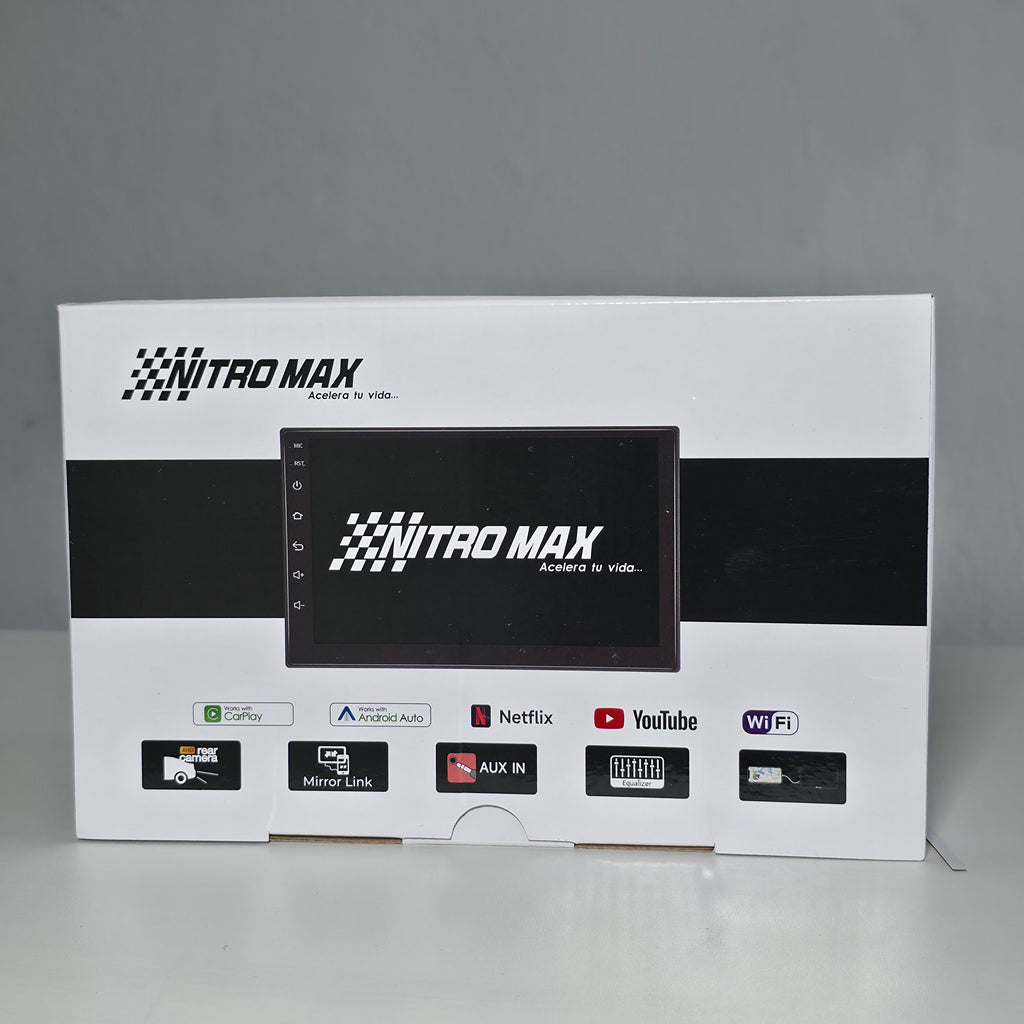 Vista frontal de la caja de empaque original de la radio pantalla Nitromaxx 2 DIN, mostrando los iconos de compatibilidad con CarPlay y Android Auto.
