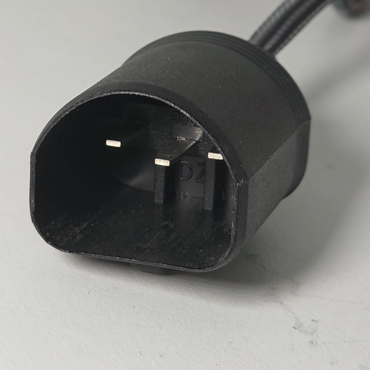 Conector estándar 9004/HB1 para instalación dual beam.