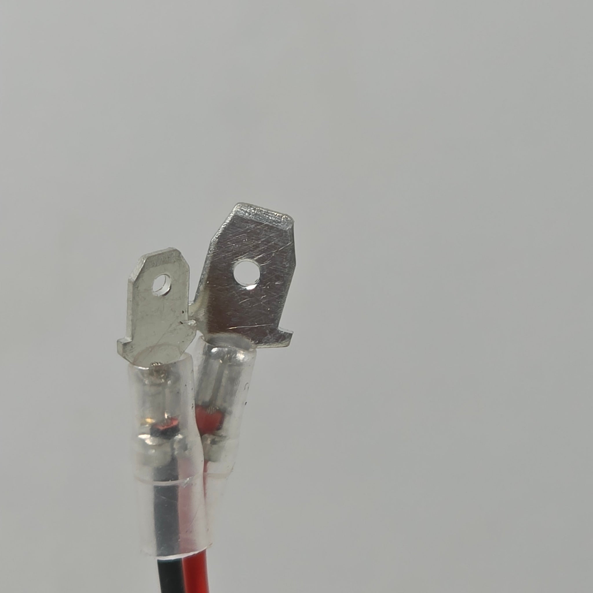 Conector estándar H1 para instalación de luces LED Nitro Max.