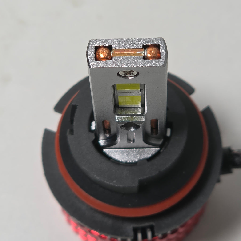 Tecnología Turbo LED del foco 9004 para máxima intensidad lumínica.