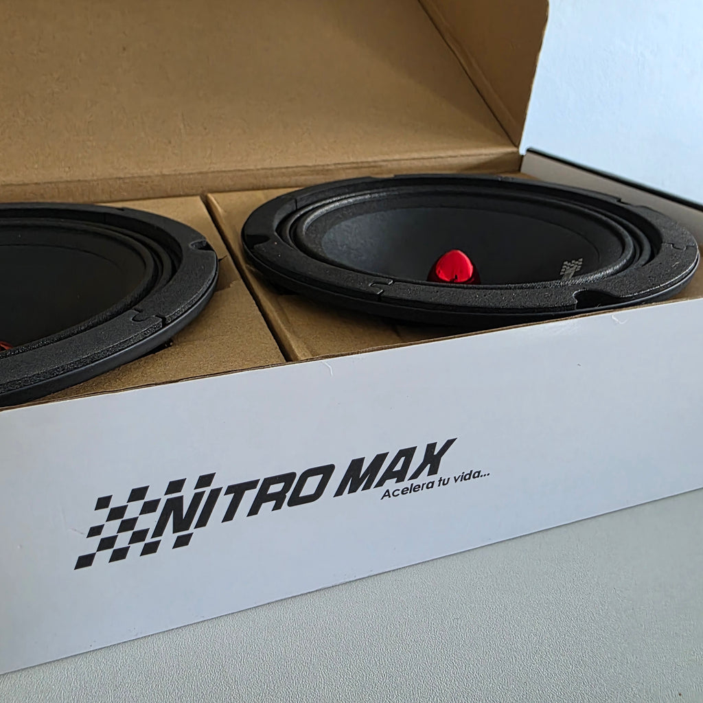 Diagrama de dimensiones de instalación para el parlante medio Nitro Max de 5 pulgadas.