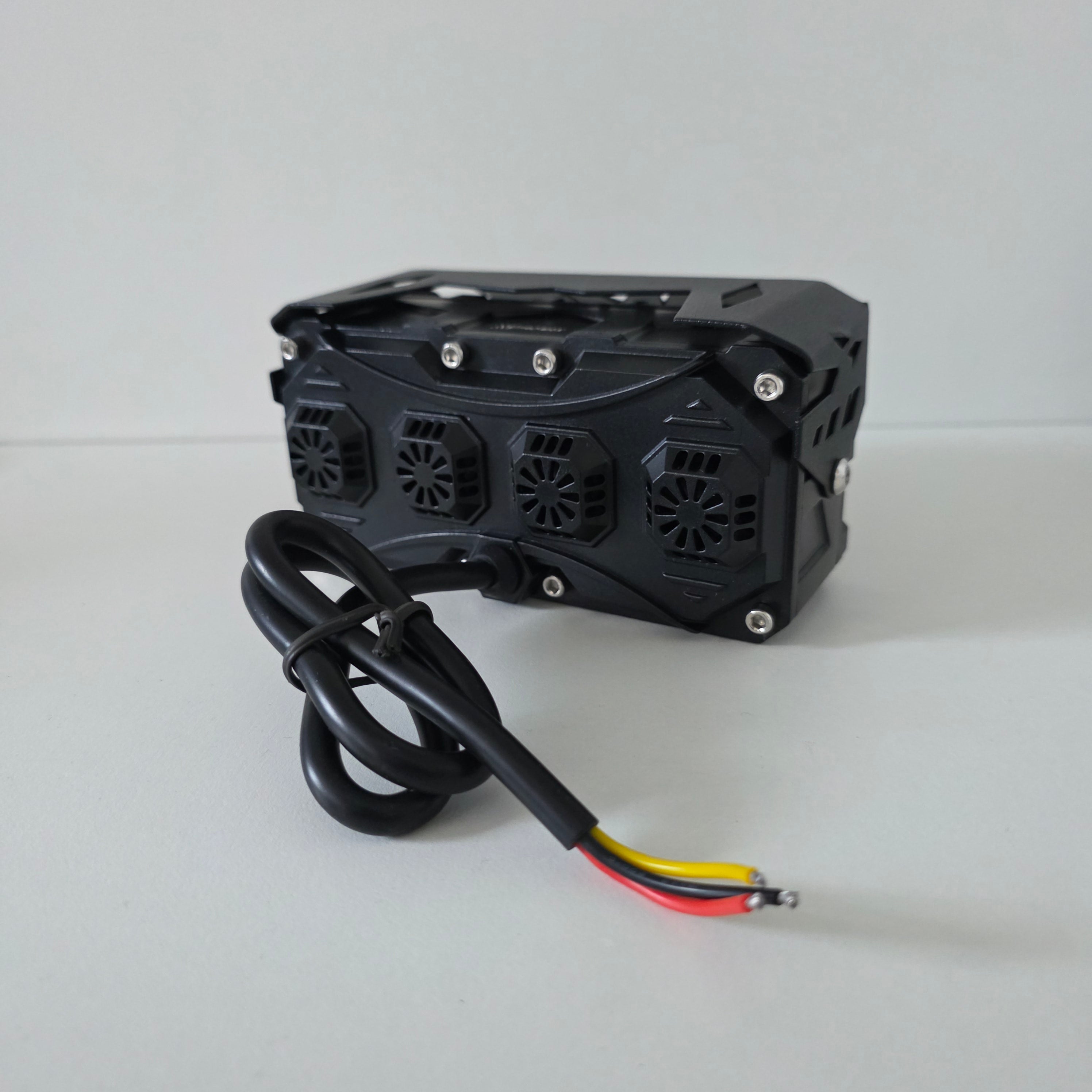 Kit de bases metálicas y tornillería para instalación del faro Nitro Max.