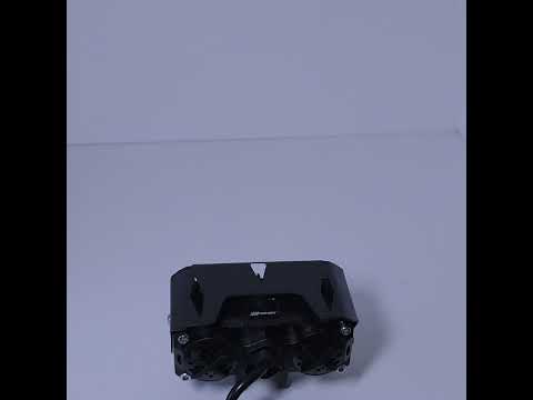 Faro LED de 3 lupas Nitro Max instalado como iluminación auxiliar.