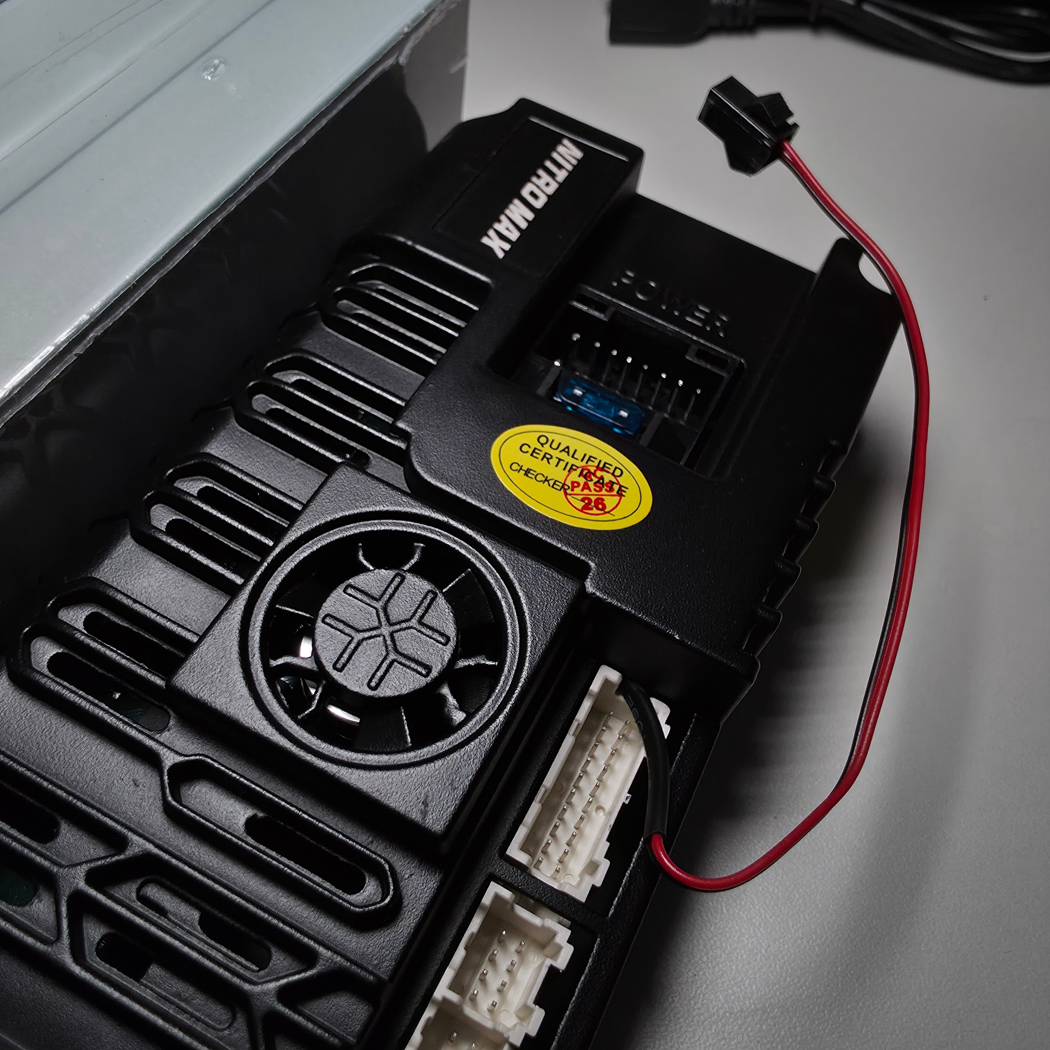 radio-nitro-max-9-pulgadas-1din-chasis-trasero-ventilador